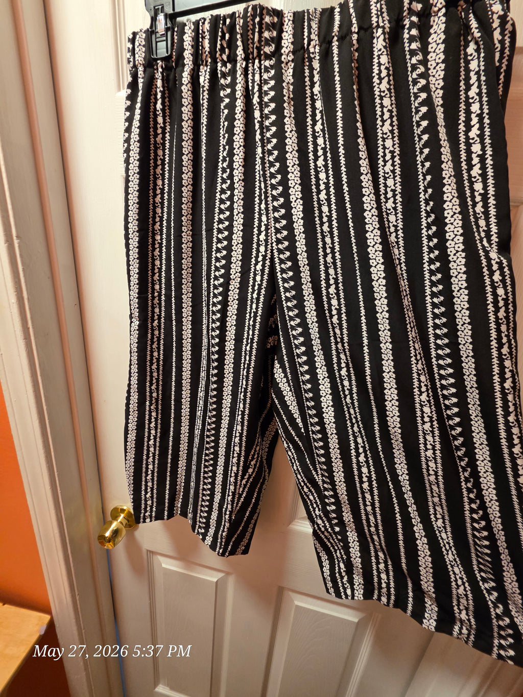 Women’s Plus 1XL 2-Piece Woven Set V-Neck Sleeveless Tank & Striped Pants