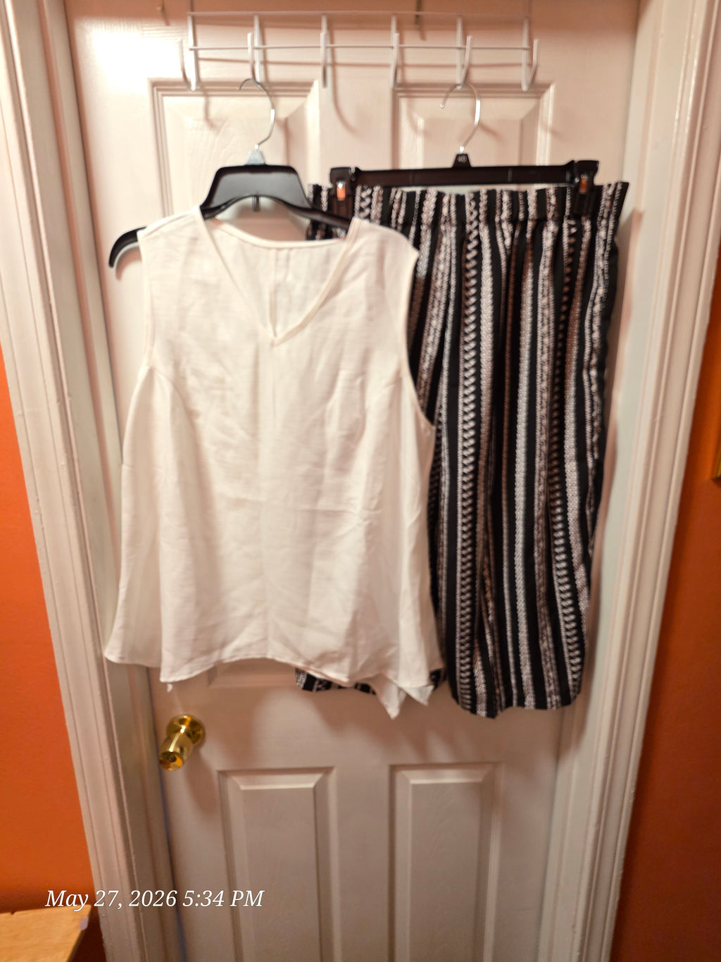 Women’s Plus 1XL 2-Piece Woven Set V-Neck Sleeveless Tank & Striped Pants