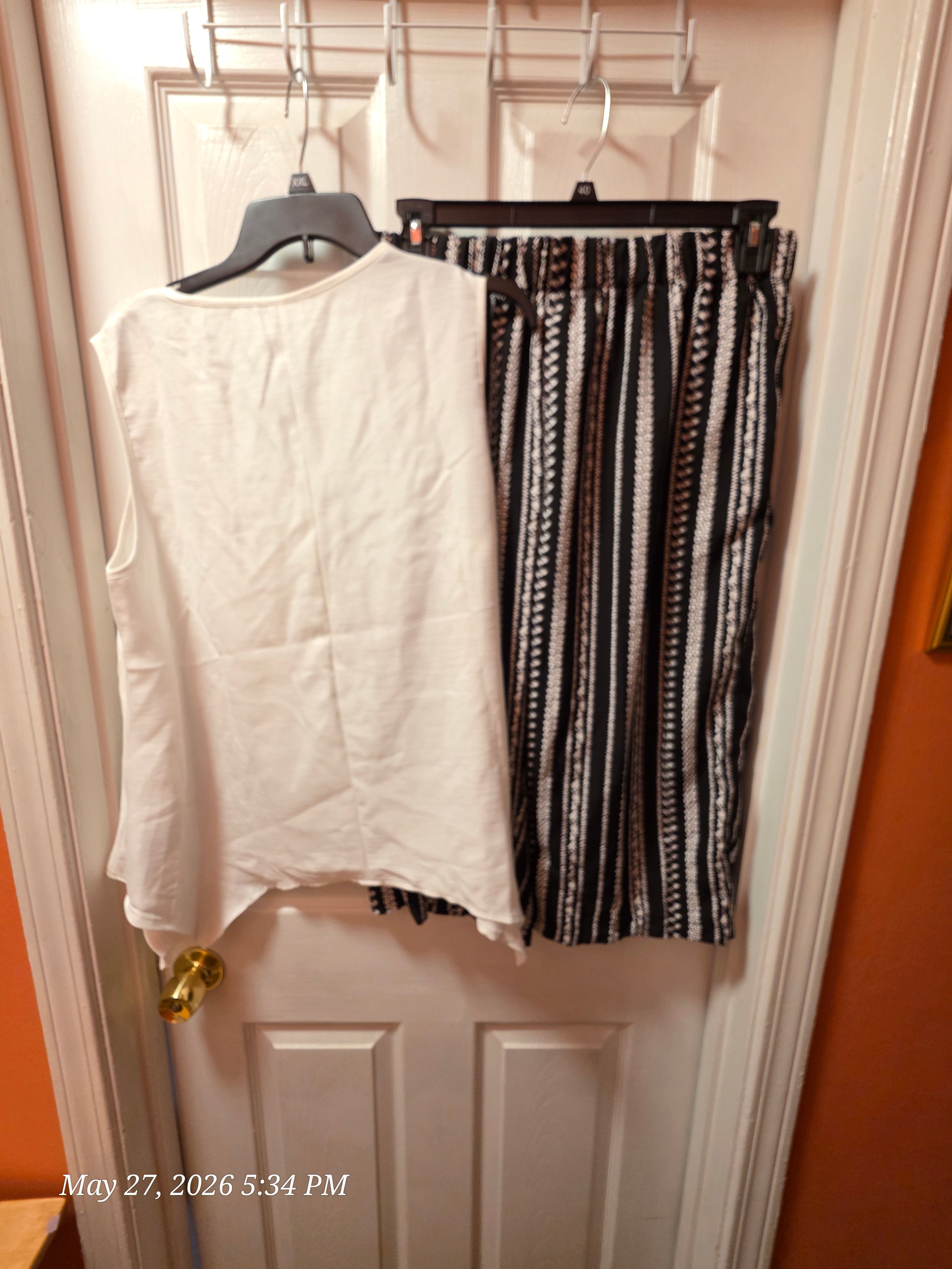Women’s Plus 1XL 2-Piece Woven Set V-Neck Sleeveless Tank & Striped Pants